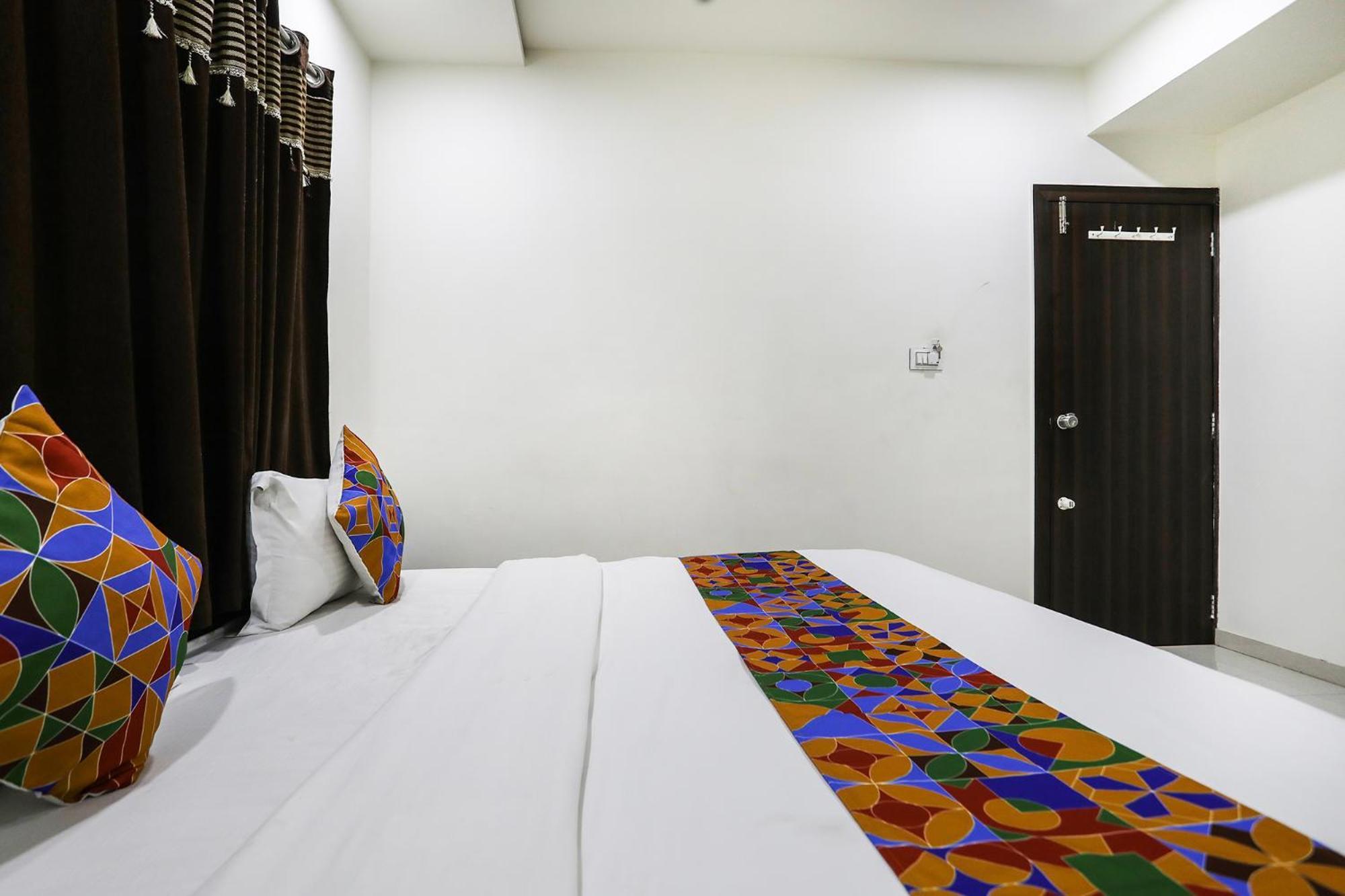 Fabhotel Sk Rajkot Bagian luar foto